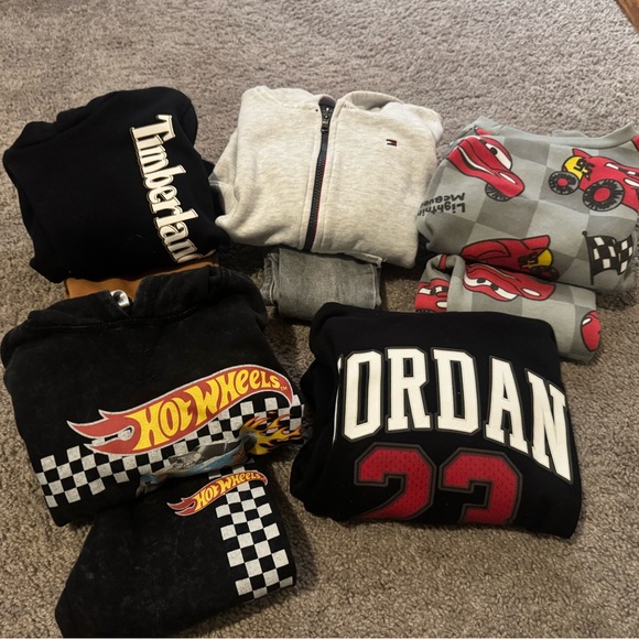 Assorted Clothing Collection - Picture 5 of 10